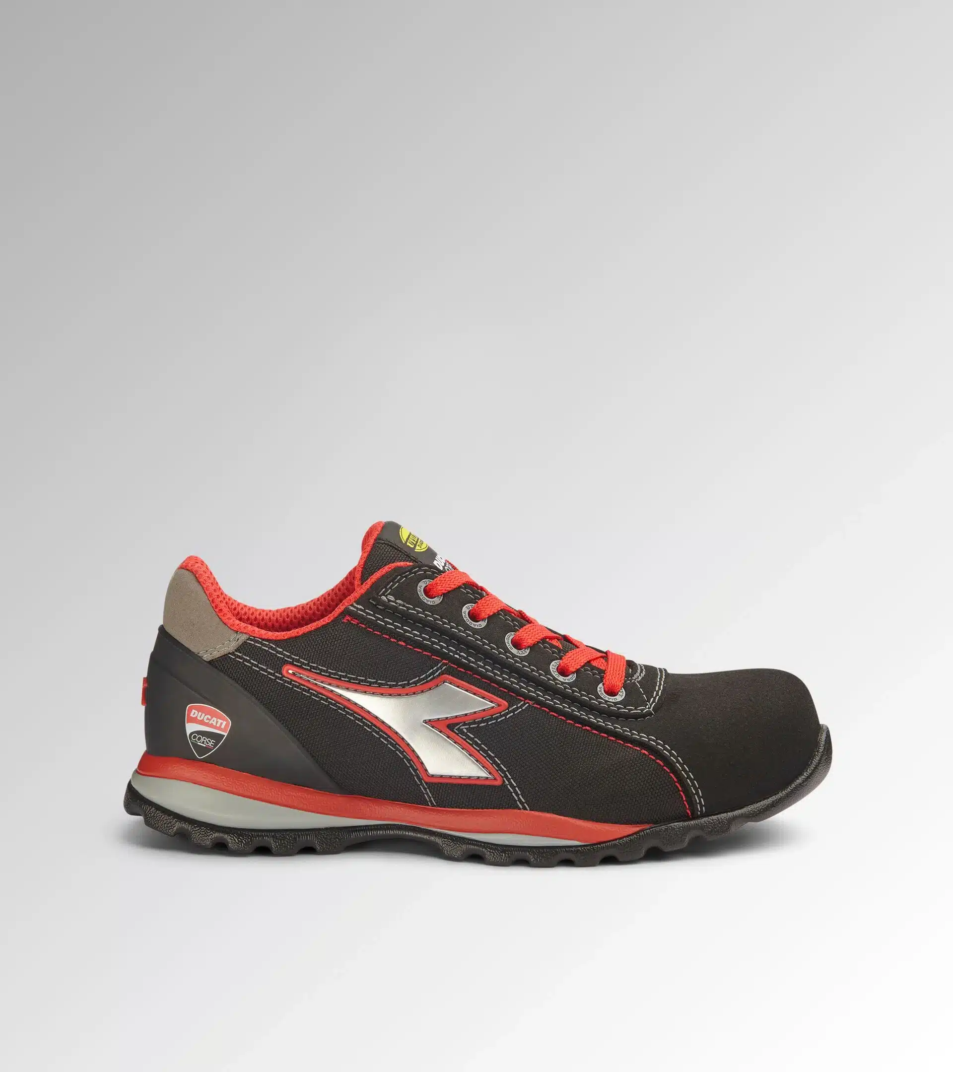 Chaussures de sécurité basses Glove Monster S3S Diadora vue cote droit
